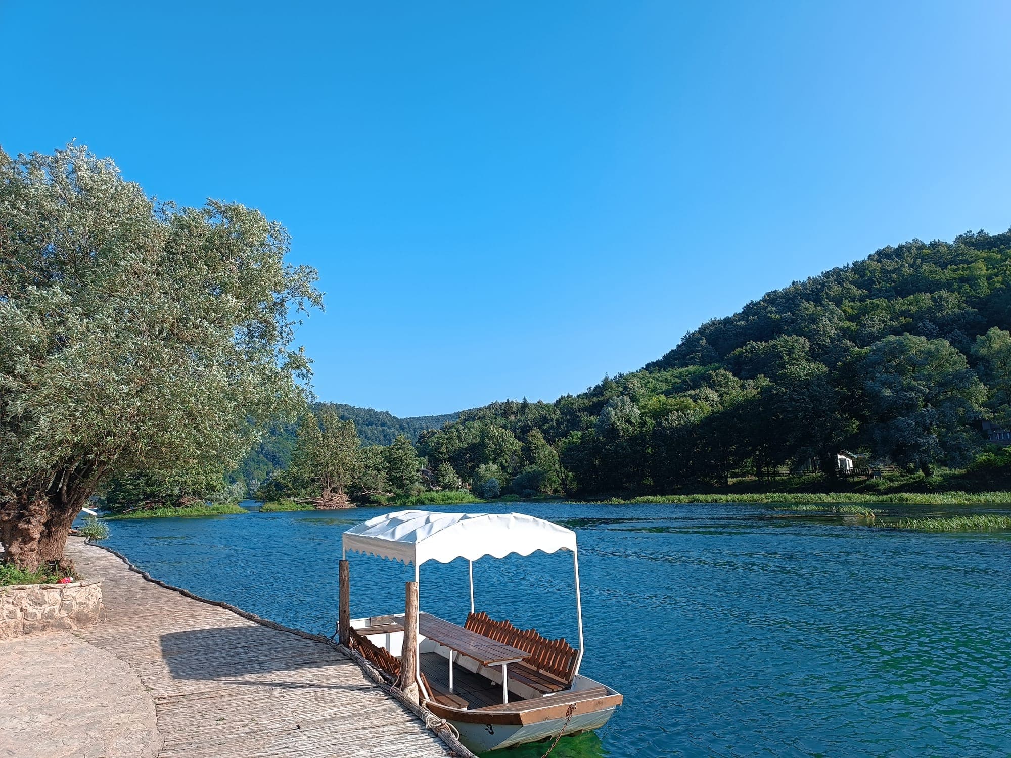 Emerald Una river and lush forest near Bihać